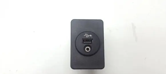 Nissan Note (E12) USB socket connector 684403VU1A