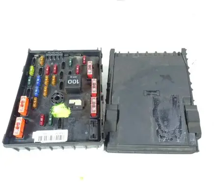 Volkswagen PASSAT B6 Fuse box set 3C0937125