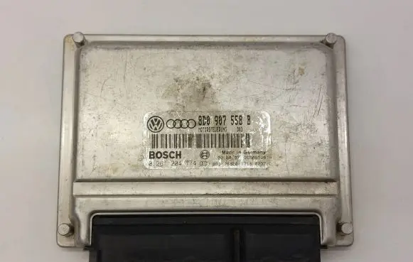 Volkswagen PASSAT B5 Engine control unit/module 8D0907558B 0261204774 26SA5119