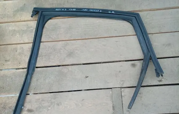 Audi A3 S3 8V Rubber seal rear door window/glass 