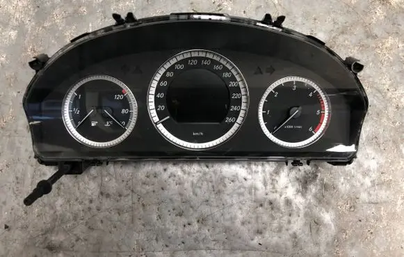 Mercedes-Benz C W204 Speedometer (instrument cluster) A2049004300