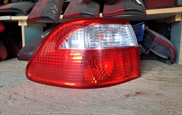 Mazda 626 Rear/tail lights 22061919
