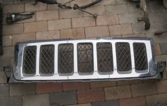 Jeep Grand Cherokee Front grill 57010708