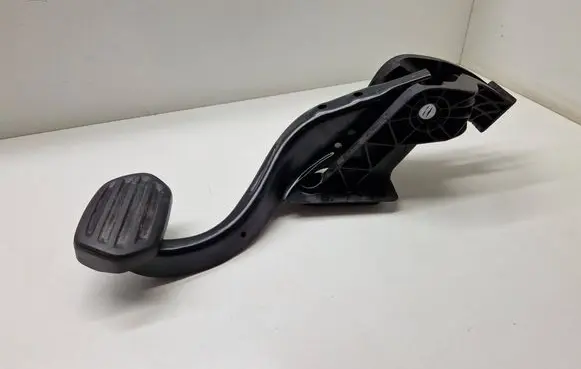 BMW 2 Active Tourer U06 Brake pedal 6891135