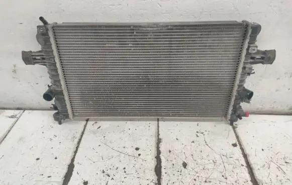 Opel Zafira B Coolant radiator