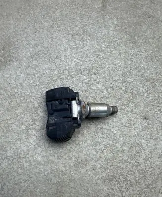BMW 3 F30 F35 F31 Tire pressure sensor 70735510
