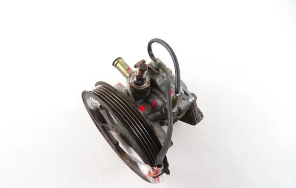 Mitsubishi Carisma Power steering pump
