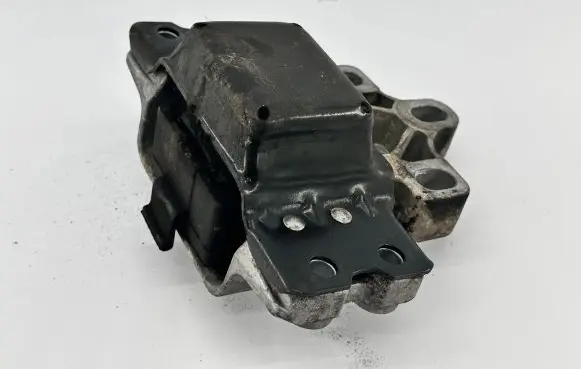 Skoda Superb B6 (3T) Engine mount bracket 3C0199555