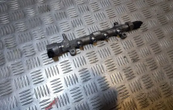 Volkswagen PASSAT CC Fuel main line pipe 04L089G