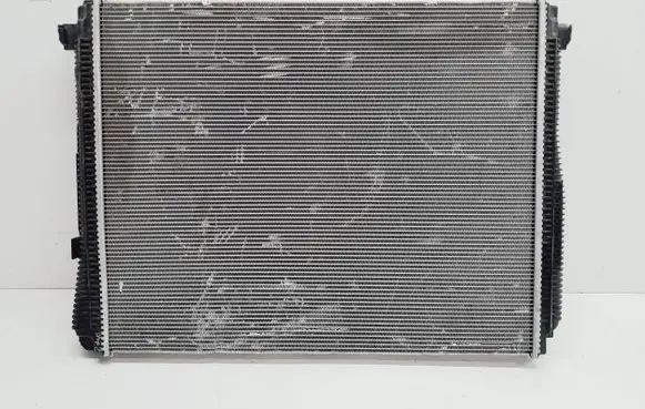 BMW 5 G30 G31 Coolant radiator 15272311