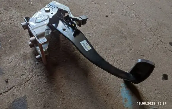 Hyundai Sonata Brake pedal