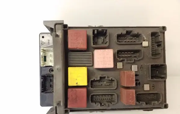 Renault Laguna II Fuse module 8200447434 8200292640