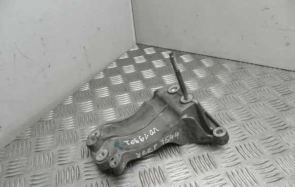 Jeep Grand Cherokee EGR valve cooler bracket VMMT013308F VD19902