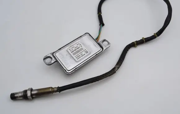 Volkswagen Touran I Lambda probe sensor 06F907807D