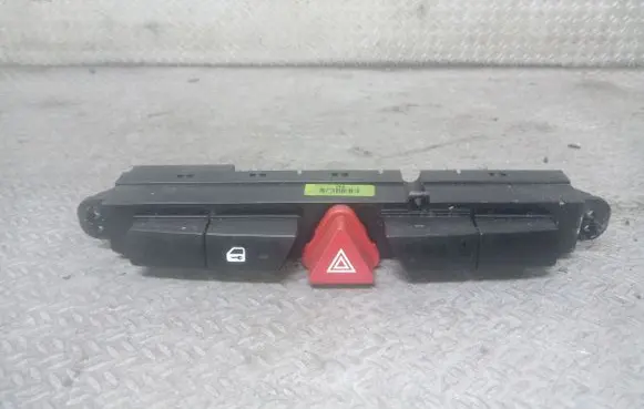 KIA Ceed Hazard light switch 937001H000