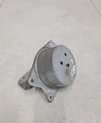 Opel Insignia A Engine mount bracket 13322171