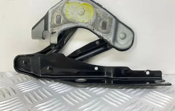 Engine bonnet/hood hinges