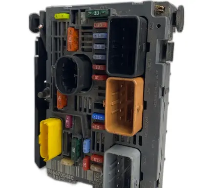 Peugeot 308 Fuse box set 9666700480 R05