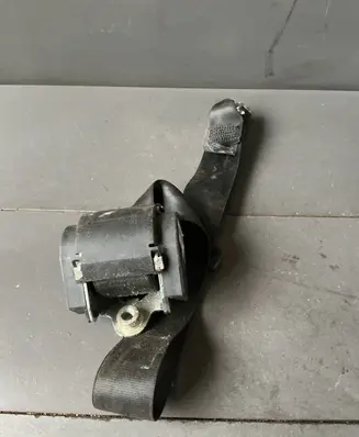 Rear seatbelt