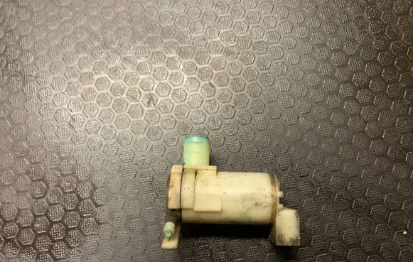 Nissan X-Trail T30 Windscreen/windshield washer pump 2224624A MC212