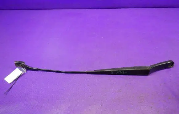 Volkswagen PASSAT B6 Front wiper blade arm 3C1955410B