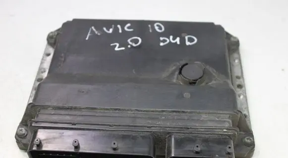 Toyota Avensis T270 Engine control unit/module 8966105D22 MB2759001921