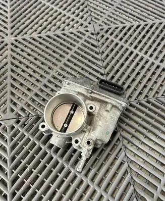 Toyota C-HR I Throttle valve 220300T110