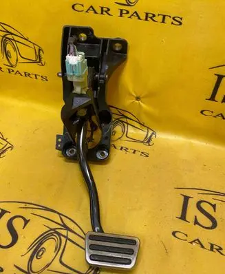 Ford Mustang VI Brake pedal FR3C2D094CD