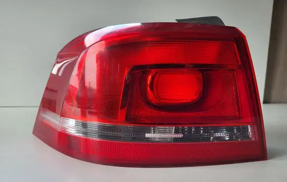 Volkswagen PASSAT B7 Rear/tail lights