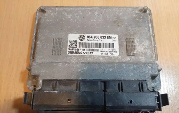 Volkswagen Golf V Engine control unit/module ECU 06A906033EM 5WP40267
