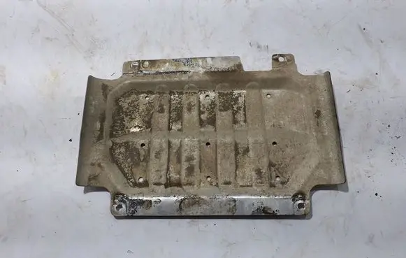 Chevrolet Silverado Engine splash shield/under tray 23385004