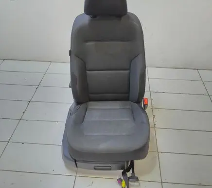 Volkswagen Golf VII Front passenger seat 5Q4881106M
