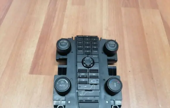 Volvo V50 Climate control unit 8697155