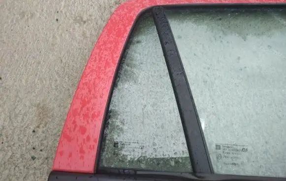 Opel Astra G Rear vent window glass 