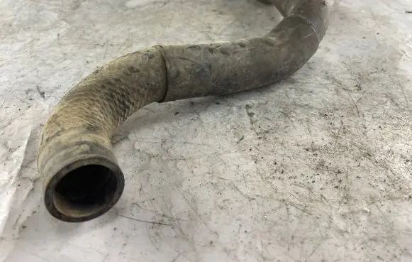 Nissan Patrol Y61 Engine coolant pipe/hose