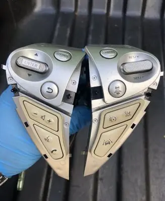 Steering wheel buttons/switches