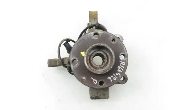 Nissan Note (E11) Front wheel hub spindle knuckle 