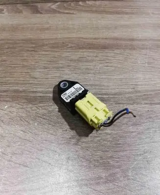 Toyota Avensis T250 Airbag deployment crash/impact sensor 8983405010
