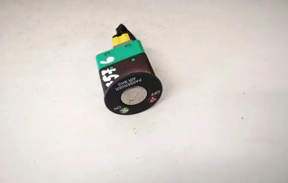Hyundai Santa Fe Passenger airbag on/off switch 
