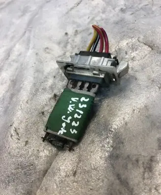 Volkswagen Jetta VI Heater blower fan relay 