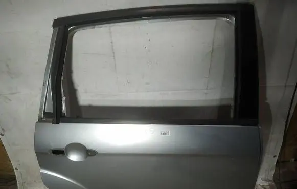 Ford S-MAX Rear door pilkos