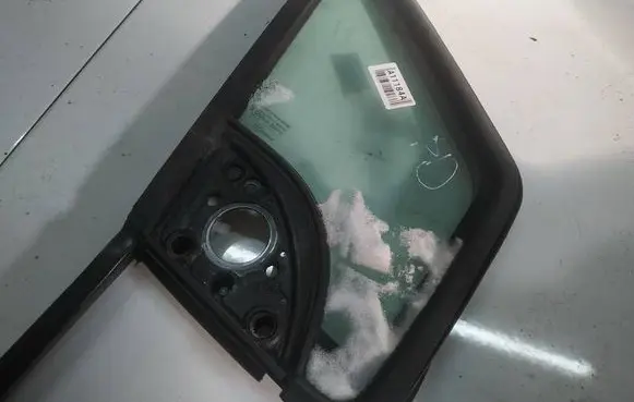 Citroen Berlingo Front door vent window glass four-door AS2