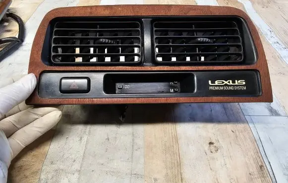 Lexus ES 250 - 300 - 330 Dash center air vent grill 3556423100 5566033100