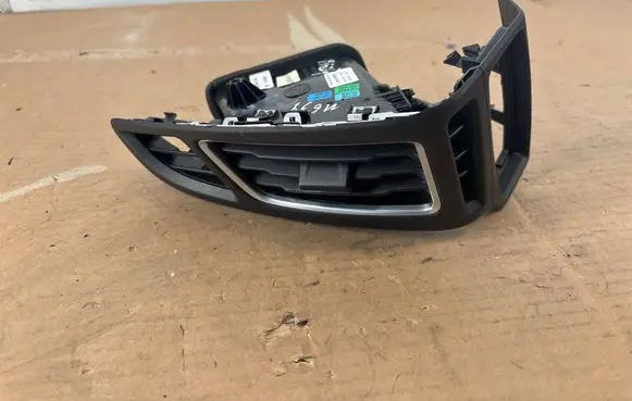 Ford Focus Dashboard side air vent grill/cover trim BM51018B08 01760167LU