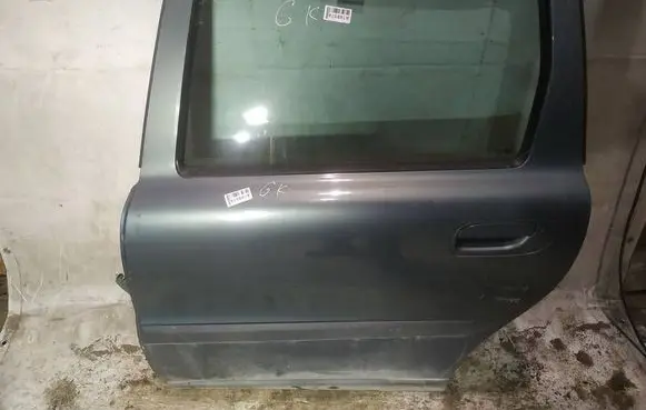 Volvo V70 Rear door 