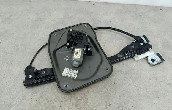 Skoda Fabia Mk2 (5J) Front door window regulator with motor 