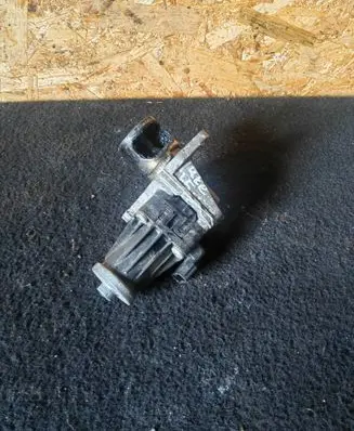 Nissan Juke I F15 EGR valve 5079750300