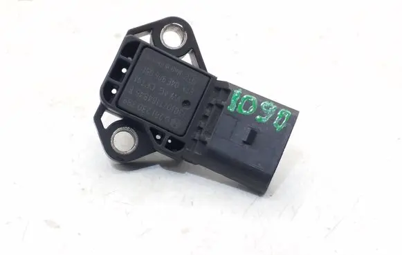 Volkswagen Jetta VI Mass air flow meter 04E906051 0261230389