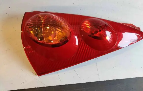 Peugeot 107 Rear/tail lights 815500H040