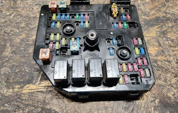 Chevrolet Captiva Fuse module 95903657 3657U